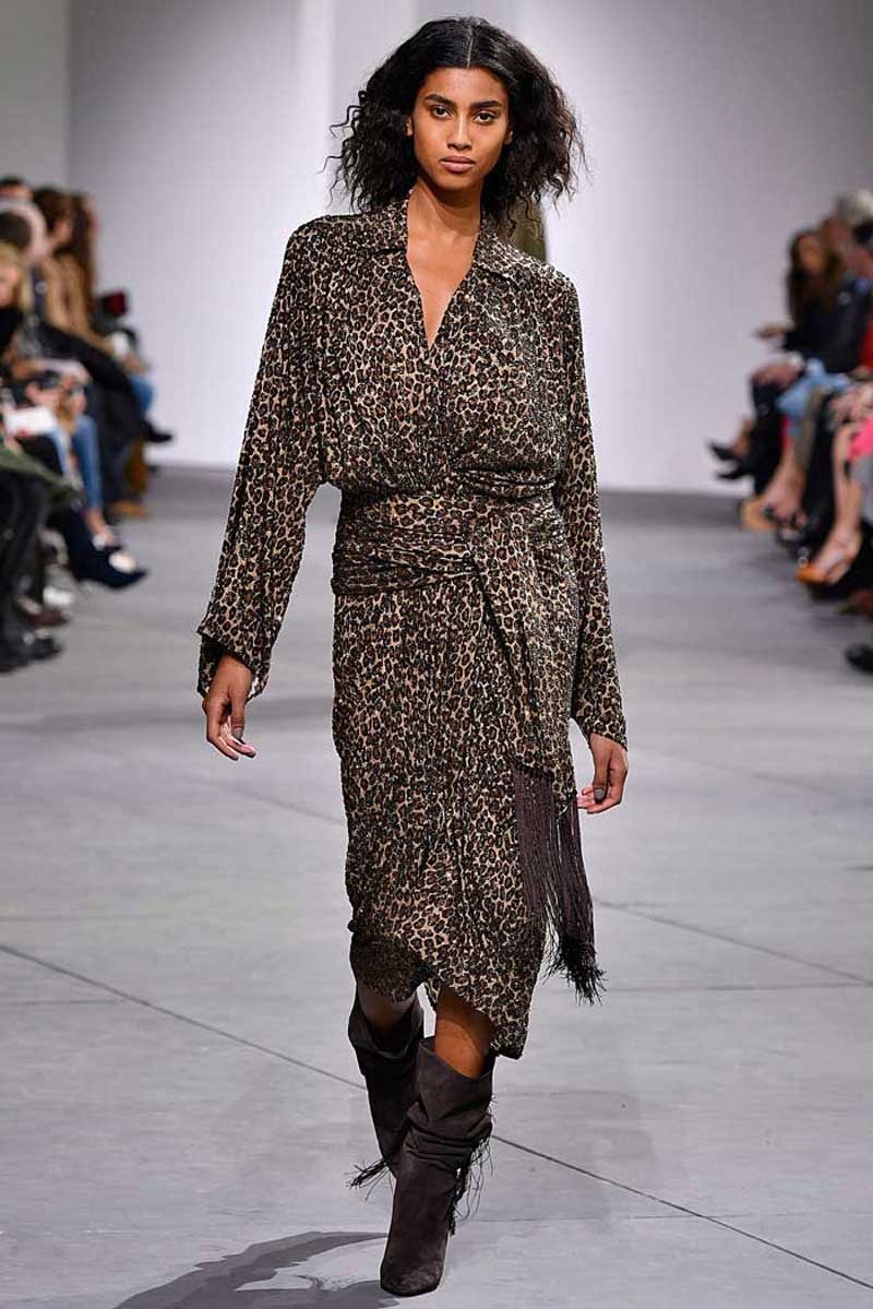 Michael Kors hace desfilar por primera vez a una modelo talla grande Michael Kors hace desfilar por primera vez a una modelo talla grande