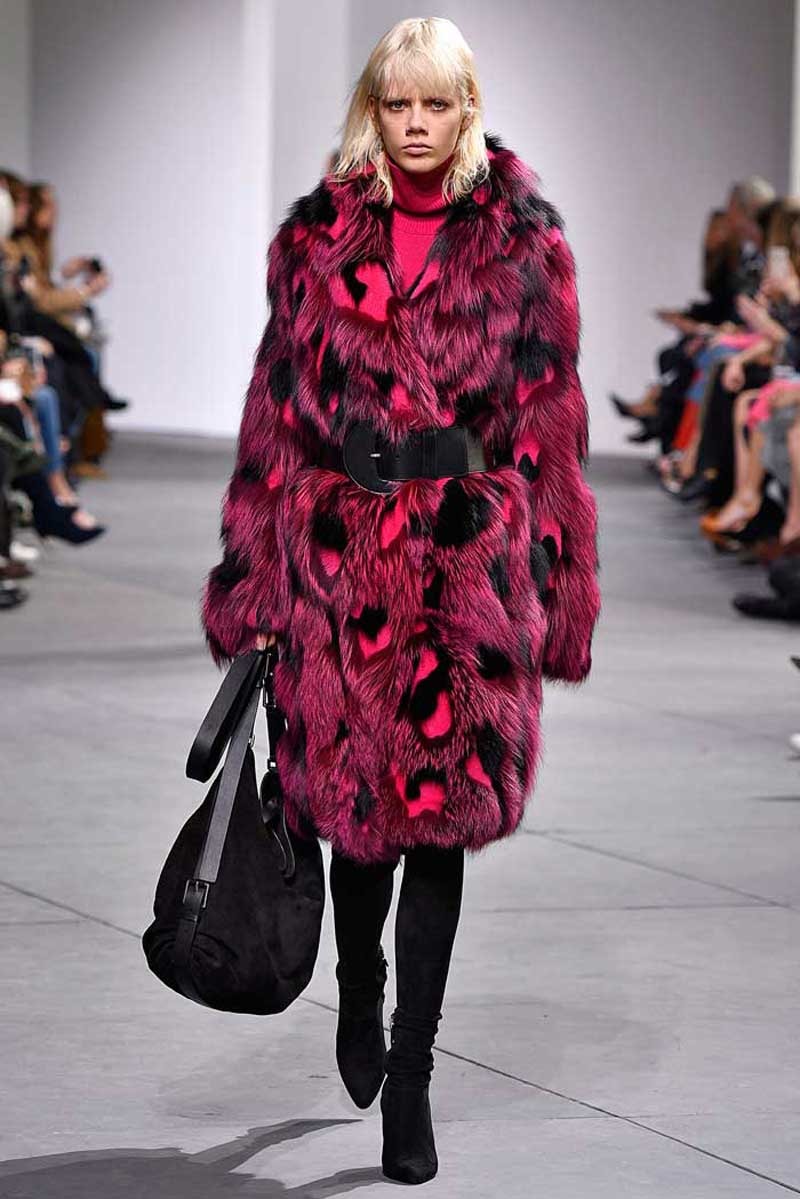 Michael Kors hace desfilar por primera vez a una modelo talla grande Michael Kors hace desfilar por primera vez a una modelo talla grande