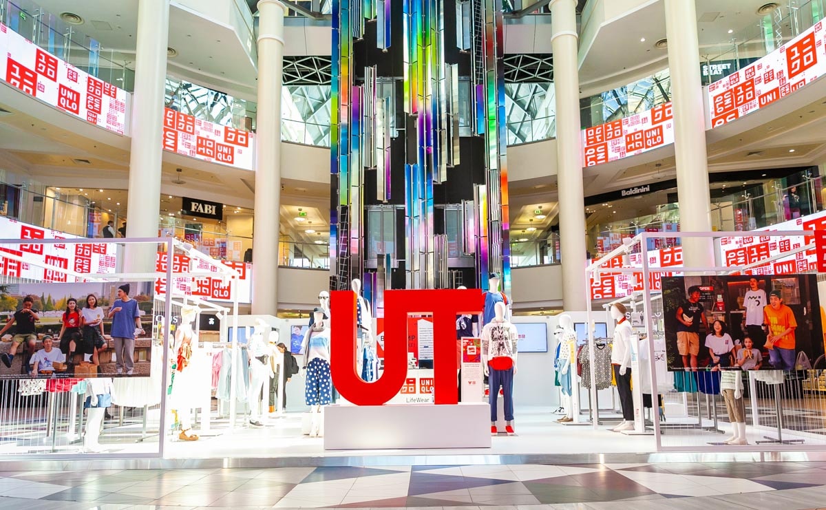 Up shopping. Uniqlo Атриум. Атриум Pop up Store Uniqlo. Uniqlo Анталья Молл. Uniqlo ТЦ Атриум.