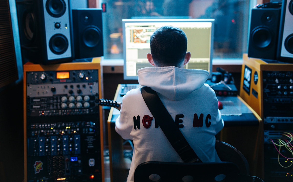 В Levi's запустили образовательную программу для молодых музыкантов с Noize MC